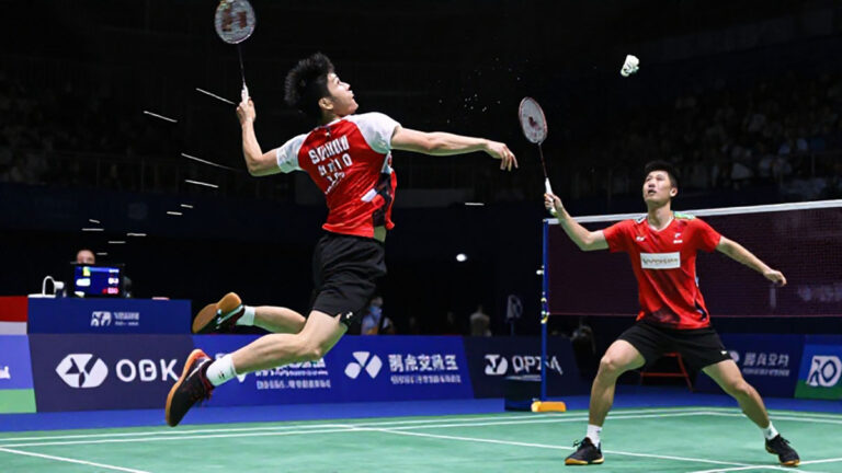 Teknik-Smash-Mematikan-Atlet-Bulu-Tangkis-Dunia-Yang-Sulit-Dikembalikan-Oleh-Lawan